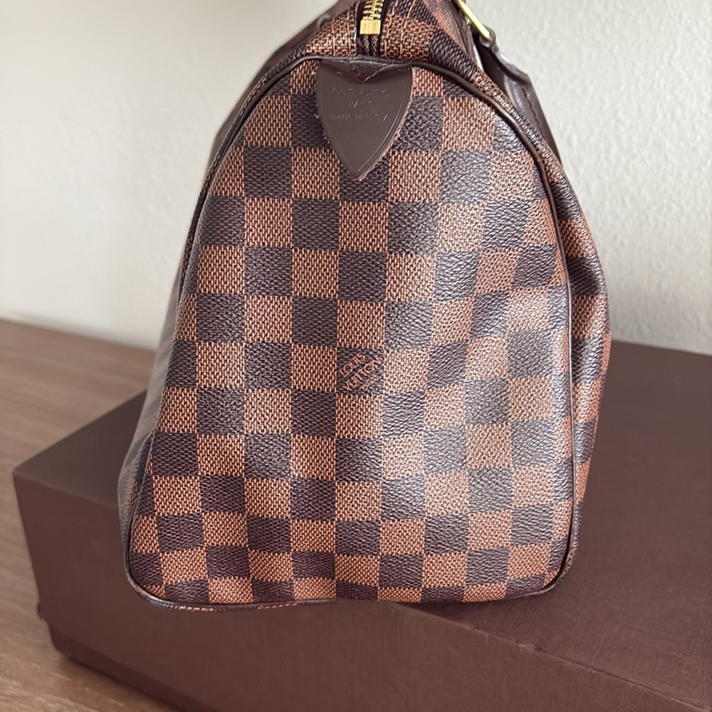 LOUIS VUITTON speedy 30 Damier. Authentic
EUC - Picture 2 of 10